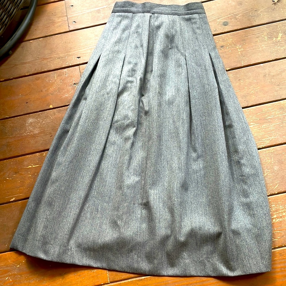 100% wool, made in Italy, lined skirt.
